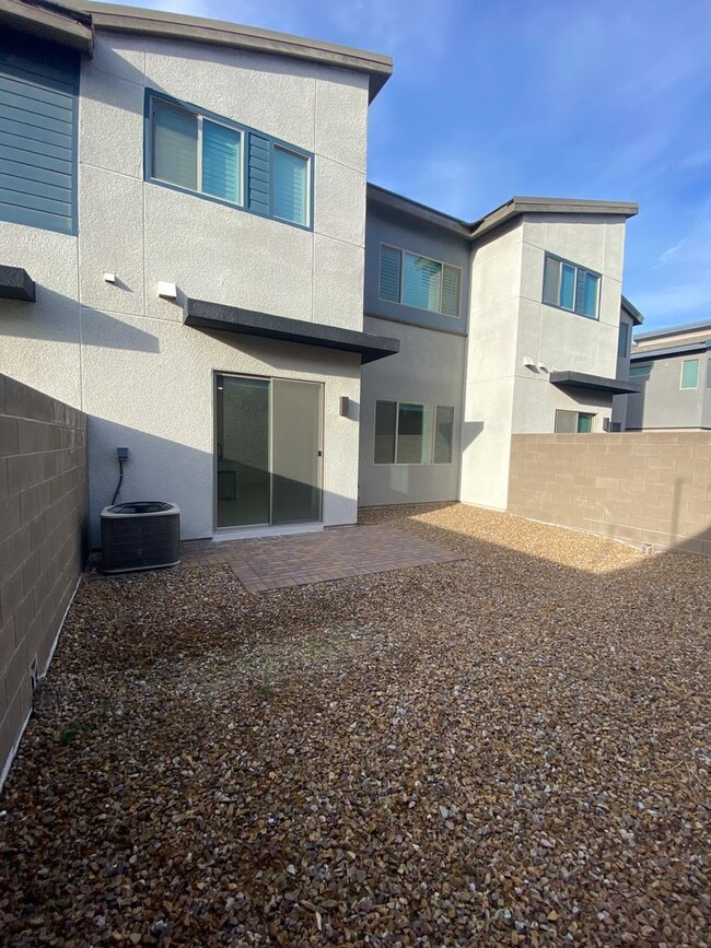 Building Photo - AMERICANA Property Mgmt - New Modern 3 beds - 2 story Townhouse in Inspirada
