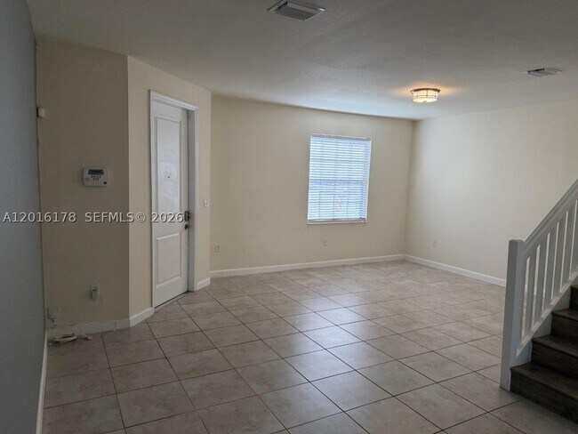 Building Photo - 11540 SW 151 Ave