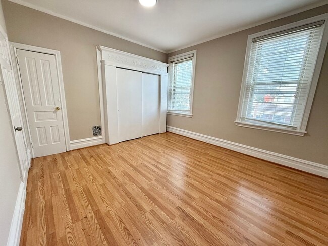 Building Photo - Spacious 4-Bedroom Home in West Philadelphia