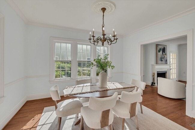 Building Photo - Luxury unfurnished 4BR/4.5BA Tudor in Belle Meade Links.