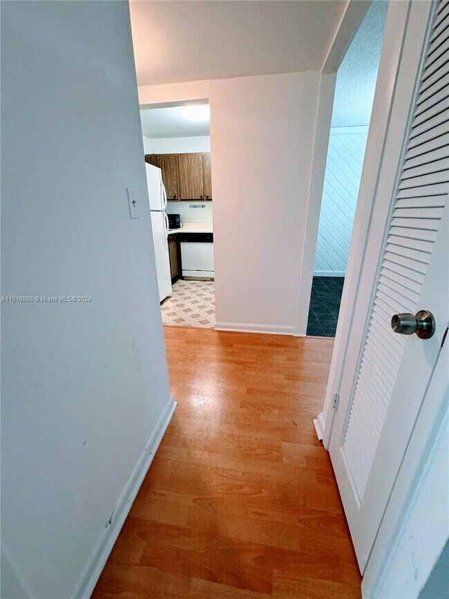 Building Photo - 8100 Sunrise Lakes Blvd