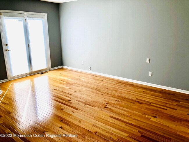 Building Photo - 34 Hendrickson Pl