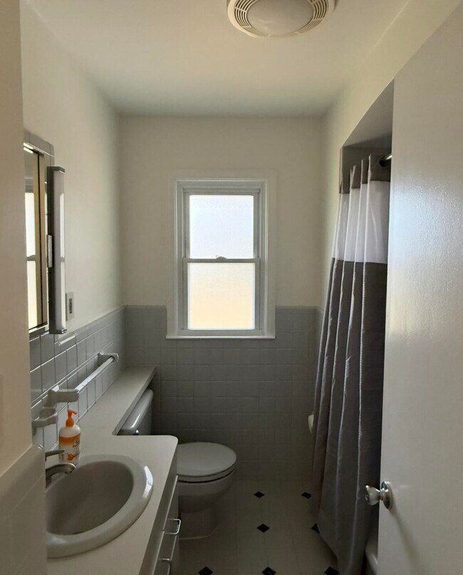 Building Photo - 30475 Birchway Dr