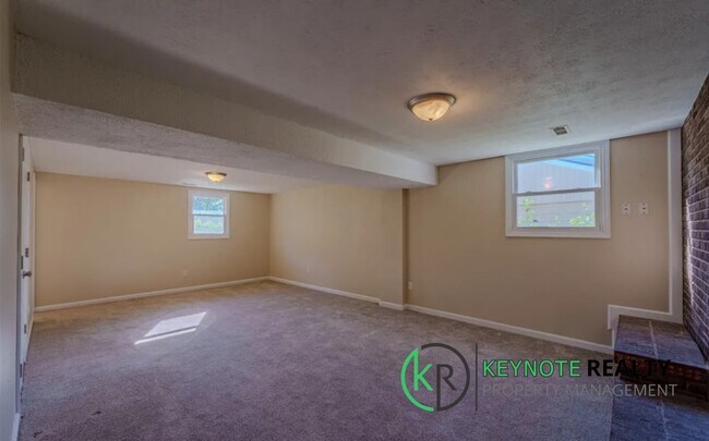 Building Photo - 125 Teakwood Ln