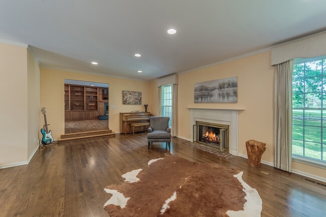 Building Photo - 145 Pine Tree Ln