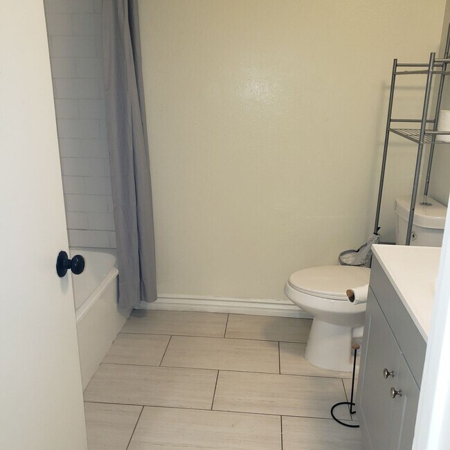 Building Photo - 13980 Mission St