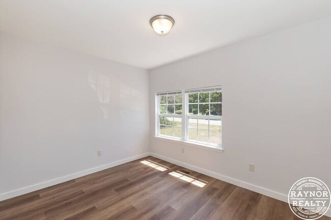 Building Photo - 201 Smith Dr