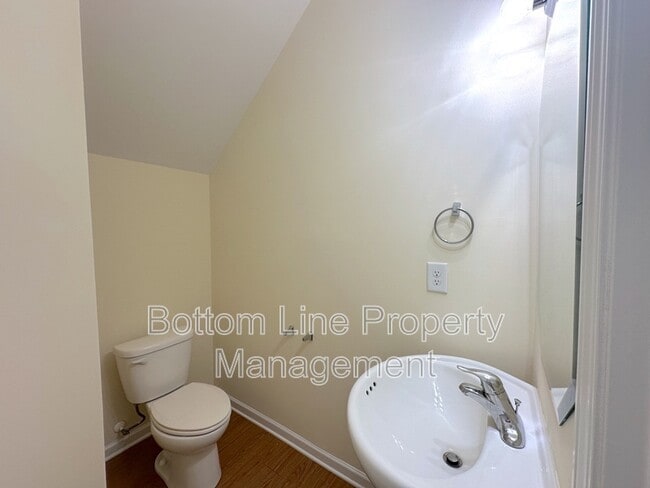 Building Photo - 9341 Hamel St