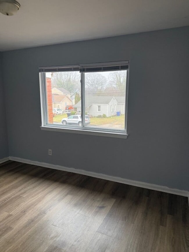 Building Photo - An Adorable two bedroom is move in ready!