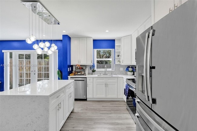 Building Photo - 2001 Barcelona Terrace