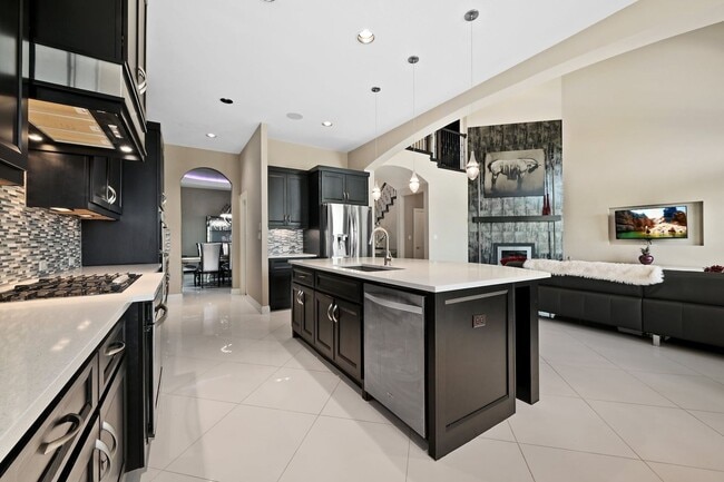 Building Photo - Fully Furnished Modern Home in Rocky Creek!