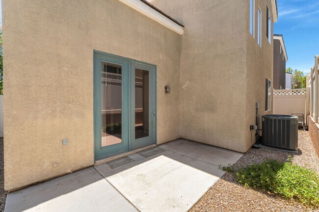 Building Photo - 3 Bedroom, 2 bathroom, 2 Car Garage Home i...