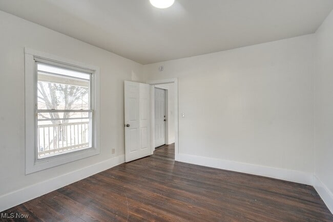 Building Photo - 155 W Walnut St