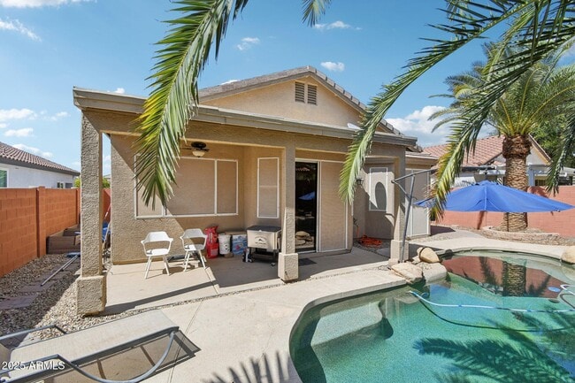 Building Photo - 2633 E Calle Del Norte Dr