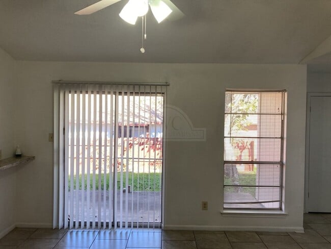 Building Photo - 2405 Bermuda Dr