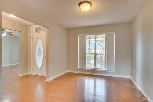 Building Photo - 5029 Lantana Dr