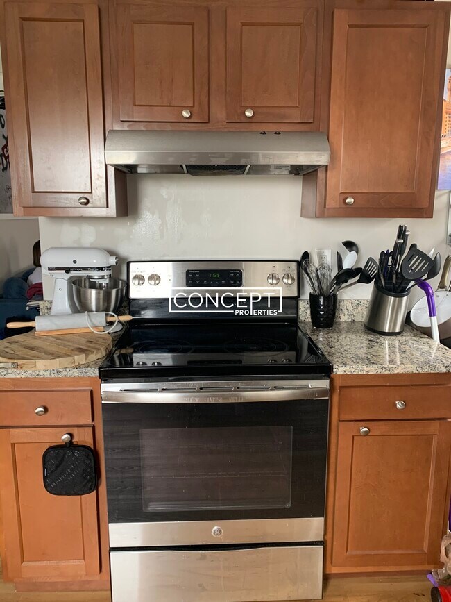 Building Photo - 900 Mass Ave. Unit 8CP