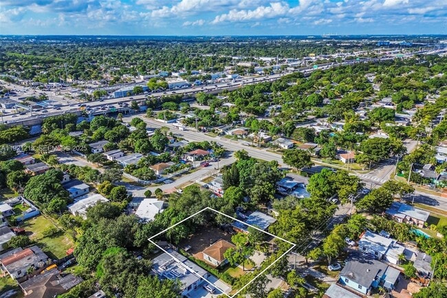 Building Photo - 13590 NW 5th Ave