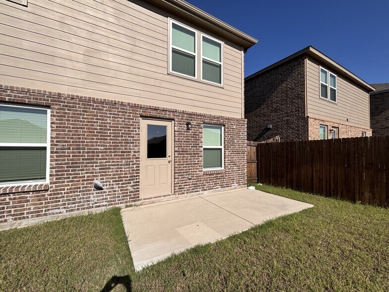 Building Photo - 814 Lake Fletcher Rd