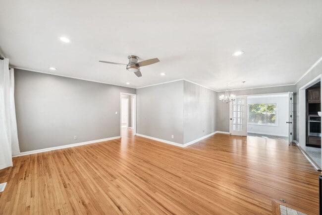Building Photo - Adorable Home in the Heart of Midtown!