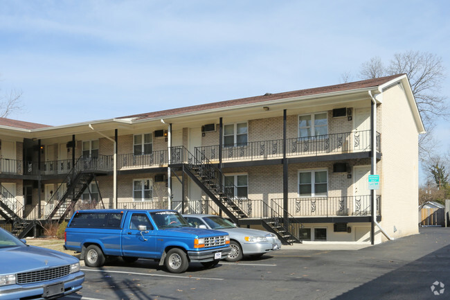 Primary Photo - Americana Apartments