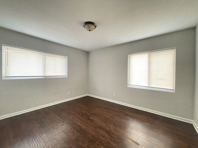 Building Photo - 5824 Yellow Pine Ct