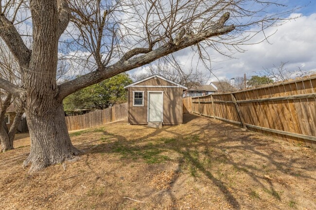 Building Photo - 5718 Champions Hill Dr