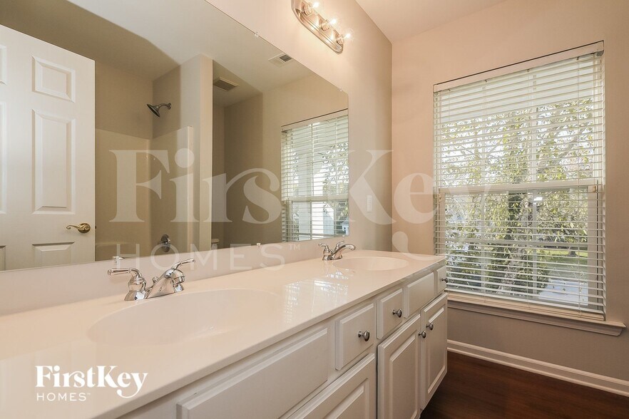 Building Photo - 6147 Creekview Ct