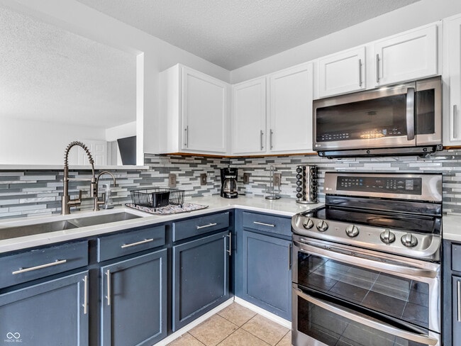 Building Photo - 8813 Browns Valley Ln