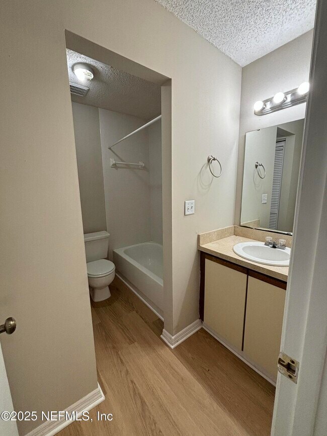 Building Photo - 2124 Sea Hawk Dr
