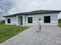 Building Photo - 821 Bell Blvd S