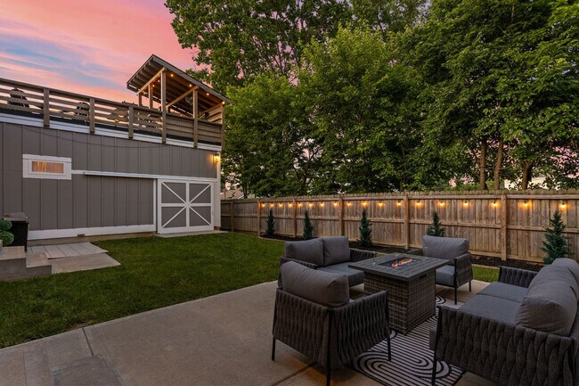 Building Photo - 1616 Pleasant St