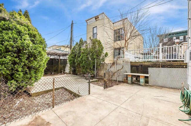 Building Photo - 608 Palisade Ave