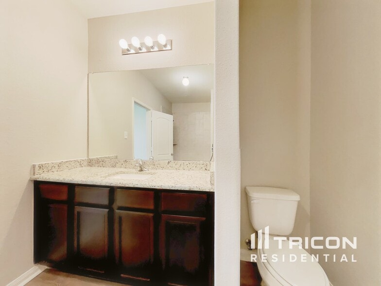 Building Photo - 216 Ryan St