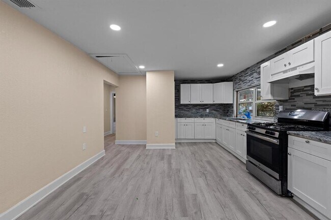 Building Photo - 2825 N Taliaferro Ave