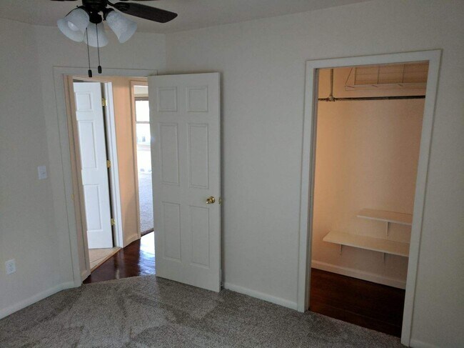 Building Photo - 12916 Ventura Blvd