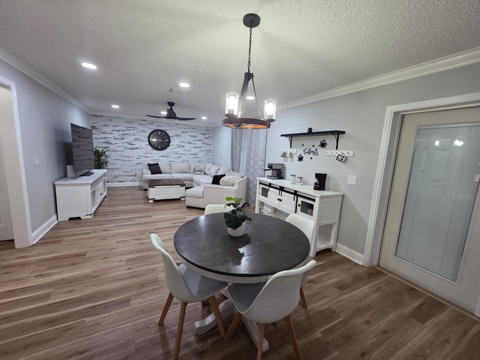 Building Photo - 2430 Canopy Dr