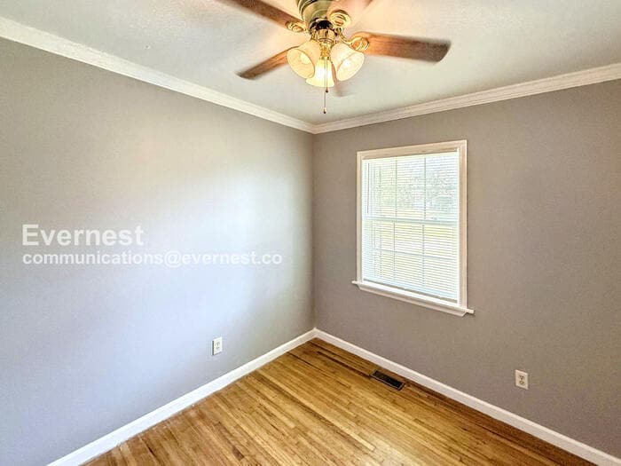 Building Photo - 2907 Lakeside Dr