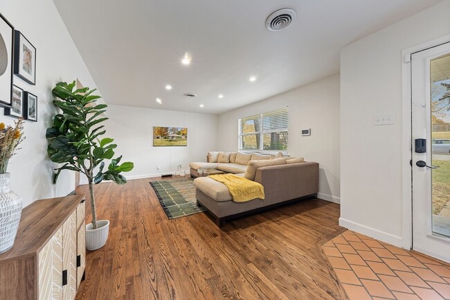 Building Photo - 8053 Claremont Dr
