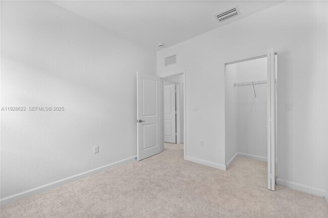 Building Photo - 2498 SE 25th Ct