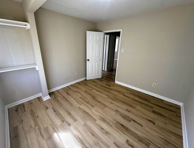 Building Photo - 961 N Perkins Rd