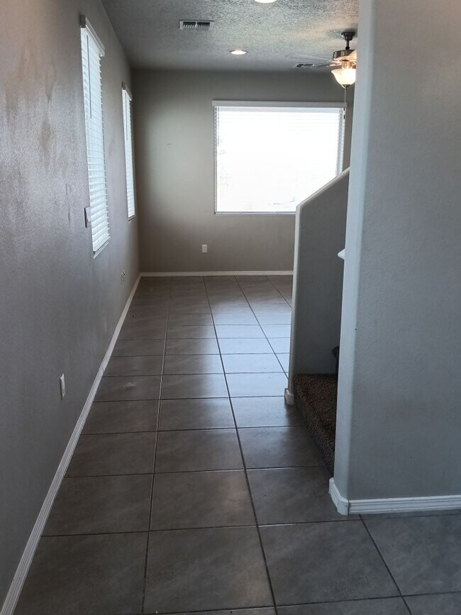 Building Photo - Beautiful 4-Bedroom, 2.5-Bathroom Home Loc...