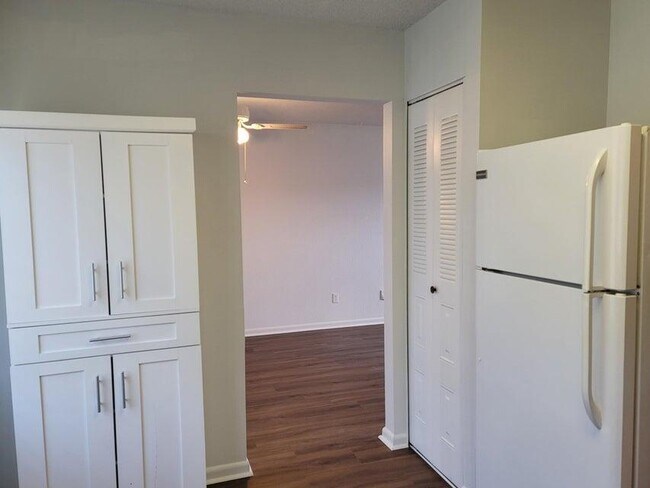 Building Photo - 311 SW Virden Ct