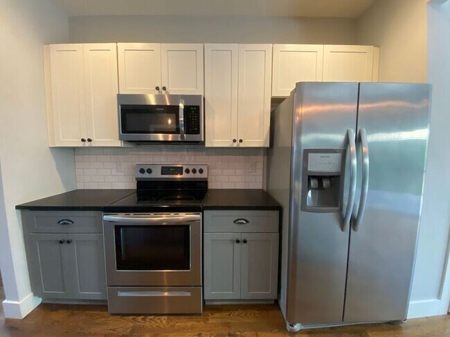 Building Photo - Beautiful 3 Bed 2 Bath in Madison - Newer Construction