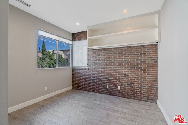 Building Photo - 12860 S Seaglass Cir