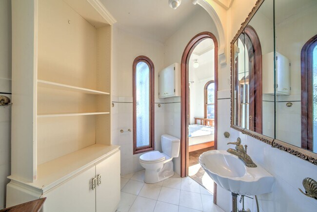 Building Photo - 2225 Blake St