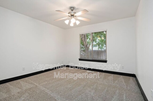 Building Photo - 8333 N Duncan Ln