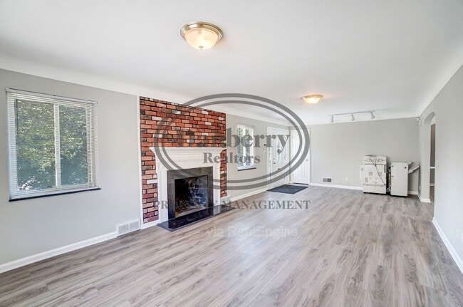 Building Photo - 1133 N Byrne Rd