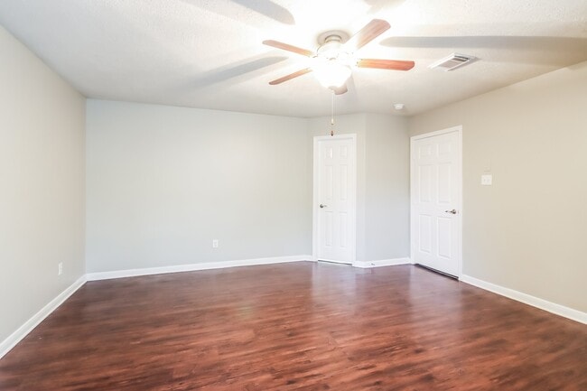Building Photo - 26967 Crown Haven Ct