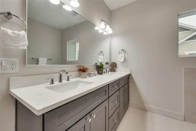 Building Photo - 3362 Pinemont Dr